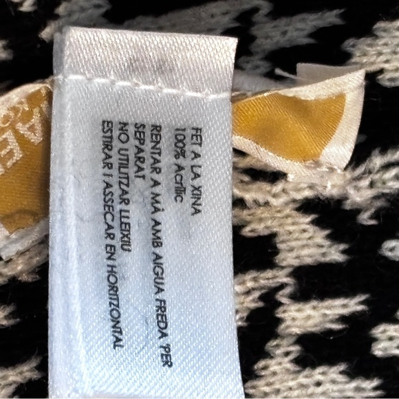 Michael Kors Black and White Knit Beanie NWT hat cuffed logo OS - Picture 4 of 5